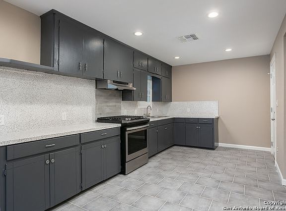 4th image of 807 Cavalier Ave