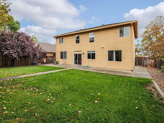 3rd image of 2545 N Park Dr