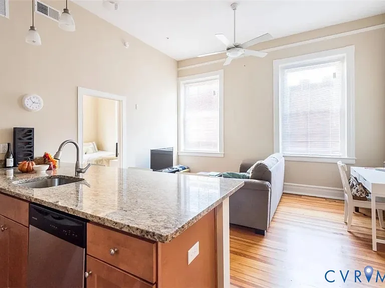 1144 W Grace St #108 — Photo 3