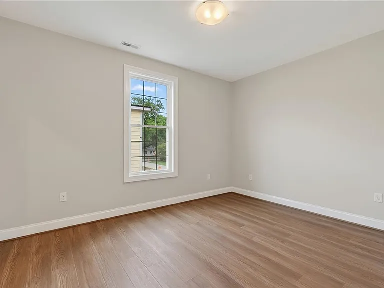 150 Carolina St — Photo 13