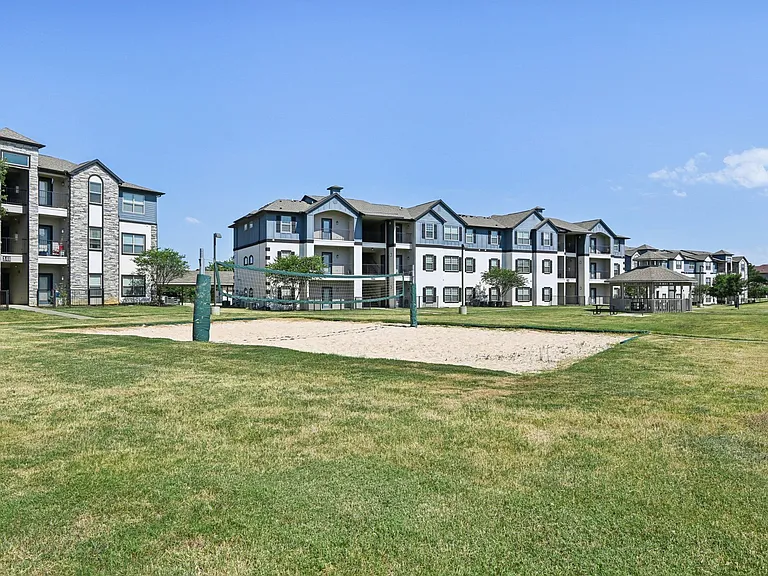 Riverside Apartments — Photo 32