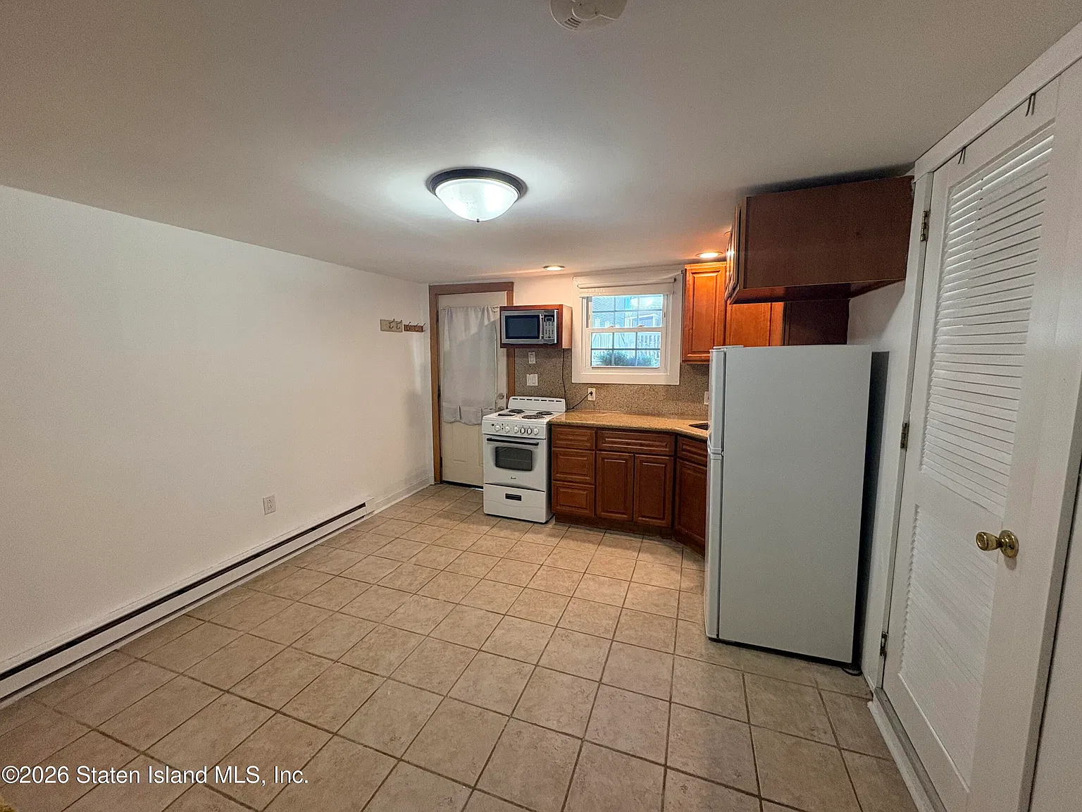 1 bed, 1.0 bath, 650 sqft, $1,600 — Photo 3