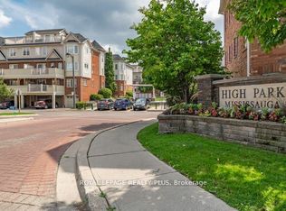 700 Neighbourhood Cir #4, Mississauga, ON L5B 0A6