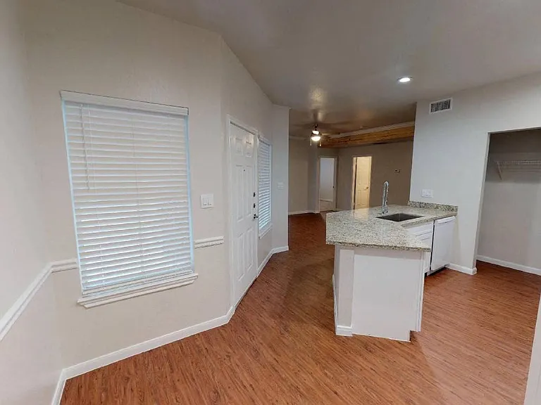 The Whittington Apartments — Photo 39
