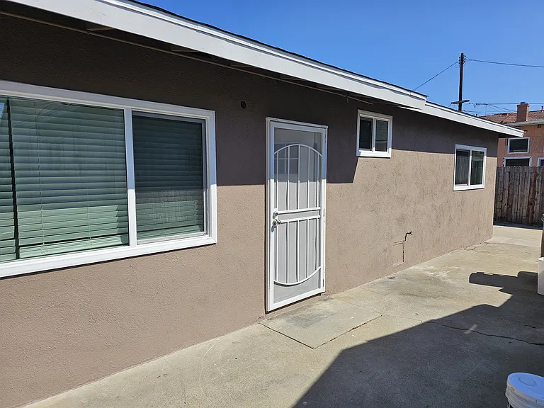 14626 S Budlong Ave #B — Photo 1