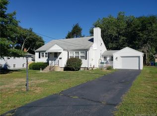 15 Rockwood Dr, Waterford, CT 06385