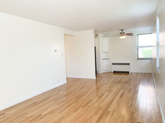 2nd image of 825 Iroquois St #A1