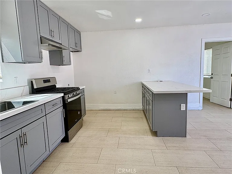 296 N Allen St — Photo 4
