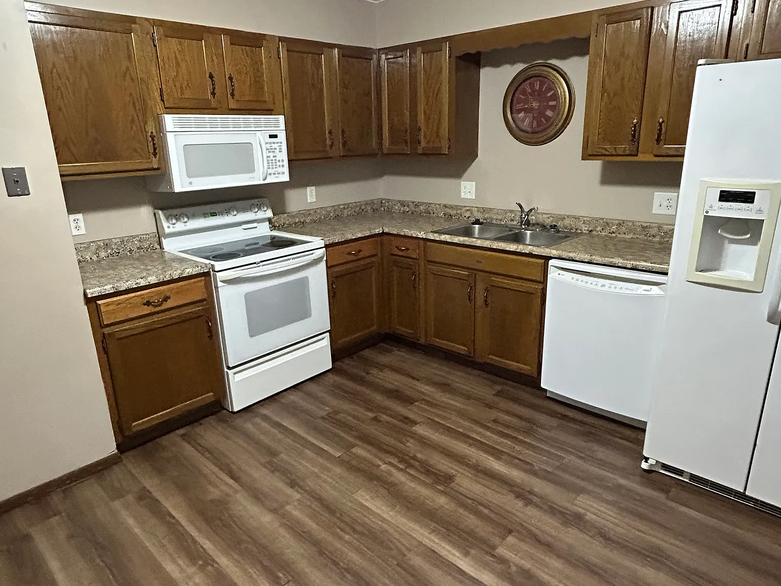 2 bed, 1.5 bath, 1100 sqft, $1,400 — Photo 3
