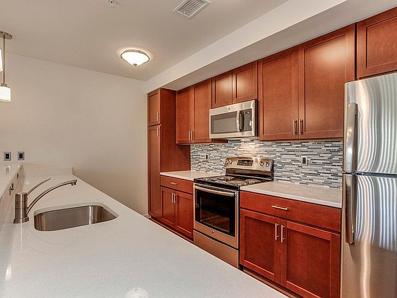 2nd image of 905 N Jackson St APT 401