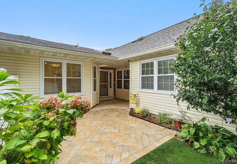 21 Revere Dr