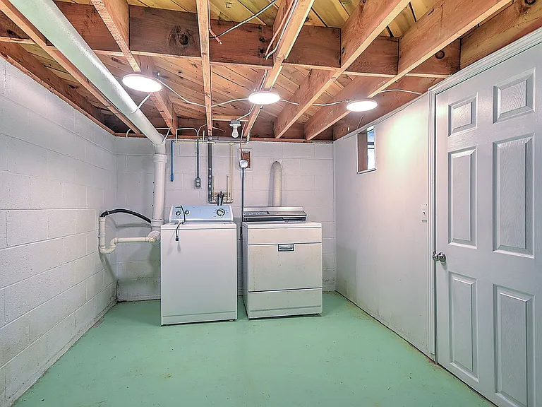 208 Hogan Ave — Photo 28