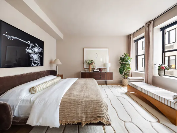 260 West Broadway image 13 of 27