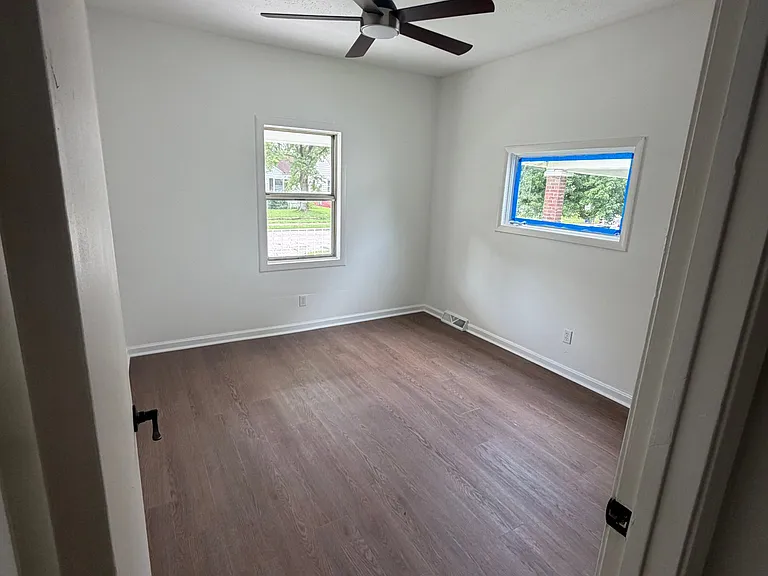 3229 Kirby Ave — Photo 8