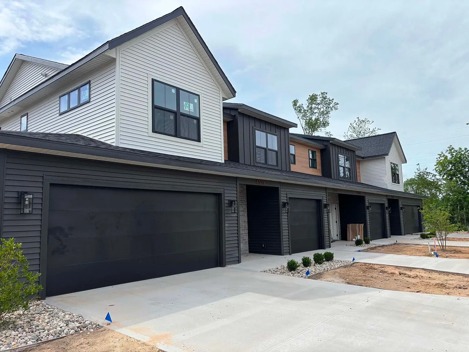 Brand-New Townhomes Near 5 Mile & East Beltline — Photo 3
