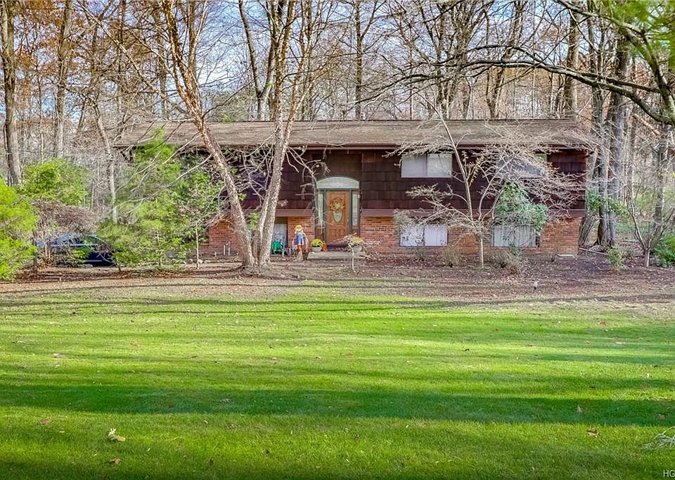 2nd image of 14 Adams Ln