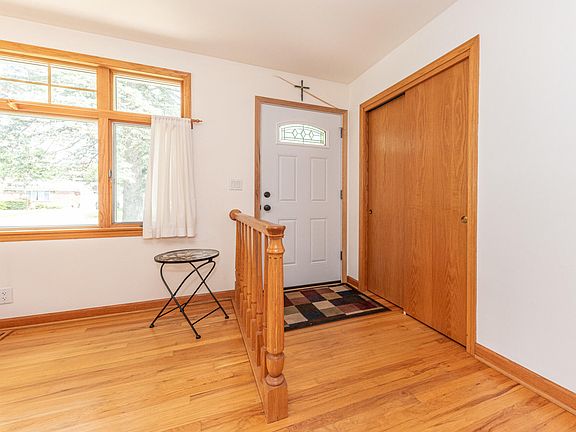 3rd image of 2896 Oakdale Dr