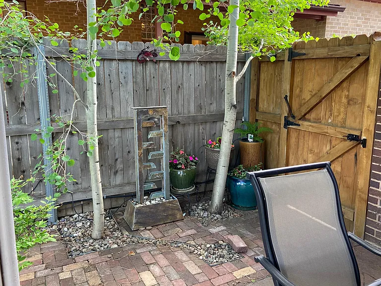 1166 S Jackson St — Photo 28
