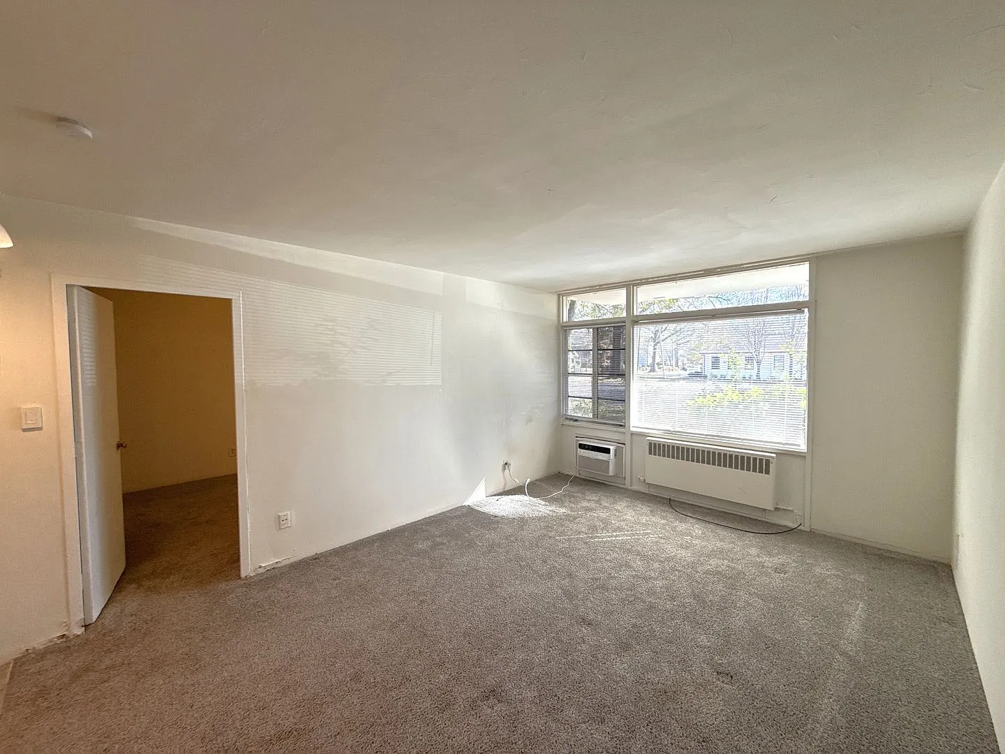A0432-Kirkland Apts — Photo 2