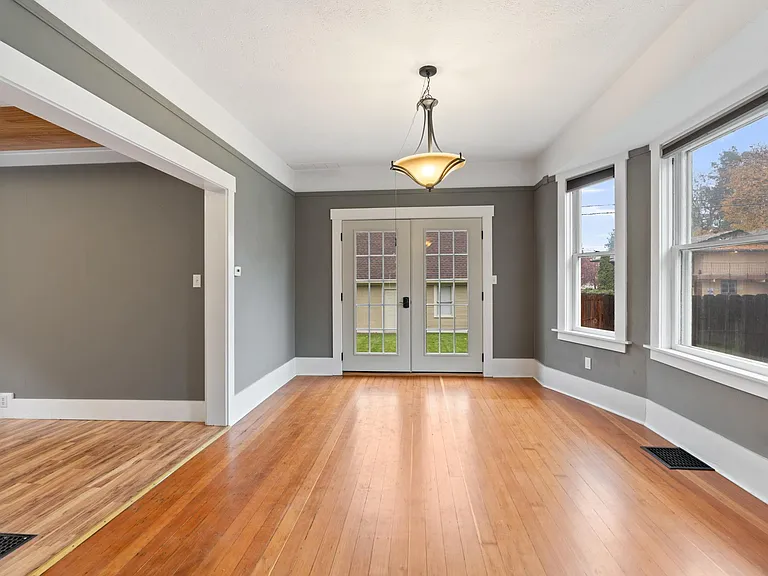 1728 W 11th Ave — Photo 9