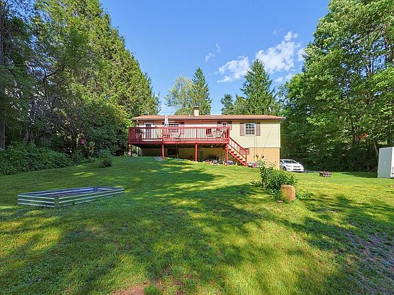3rd image of 6 Woodland Dr