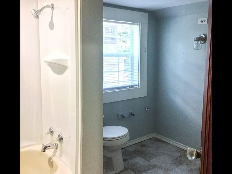 2606 Pine Ave — Photo 9