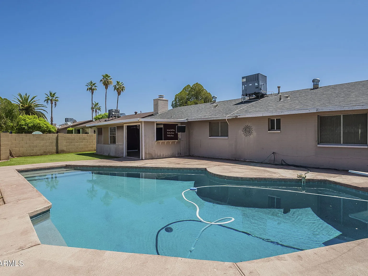 4 bed, 2.0 bath, 1669 sqft, $2,900 — Photo 3