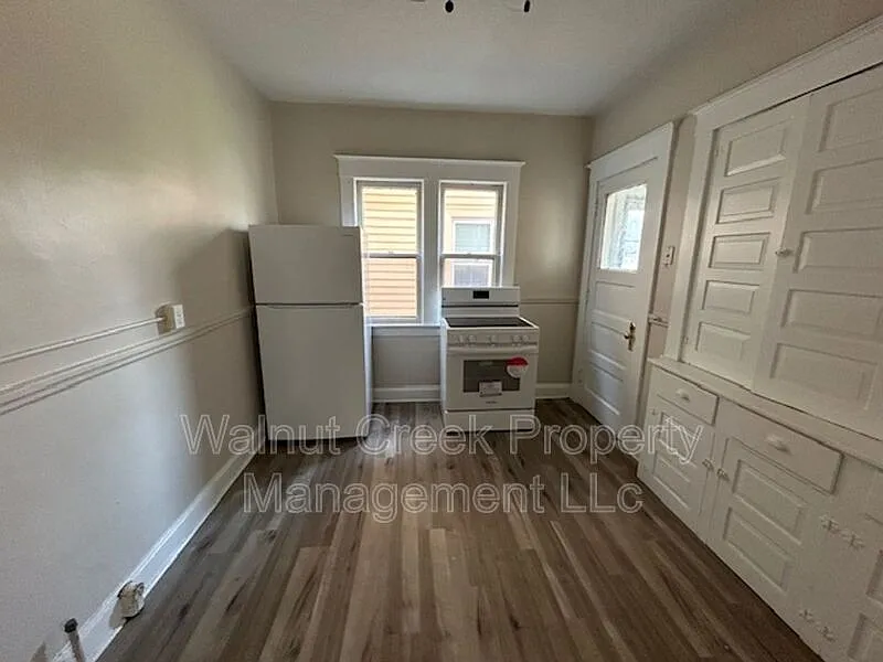 3 bed, 1.0 bath, 1200 sqft, $1,525 — Photo 4
