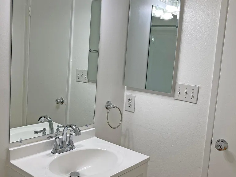 320 S Ardmore Ave #120 — Photo 9