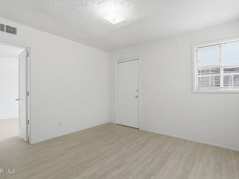 3912 Kemp Ave #6 — Photo 4