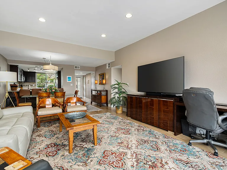 21 Toledo Dr — Photo 24