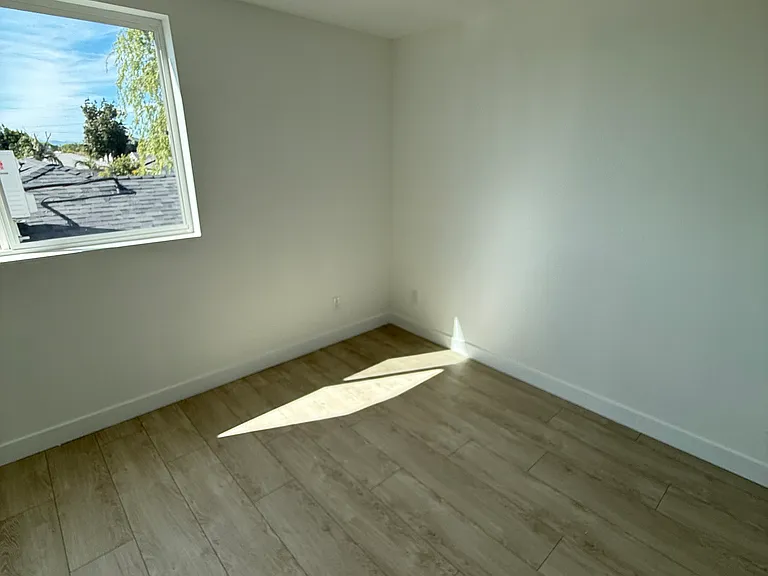 10214 Omelveny Ave #10212 — Photo 11