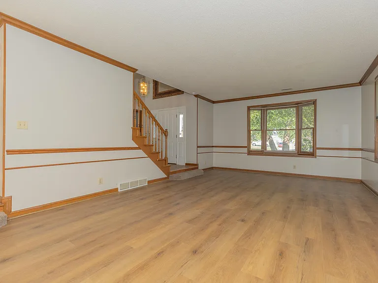 2939 Woodside Ct — Photo 4