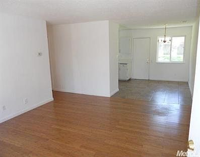 3rd image of 4204 Sloan Dr