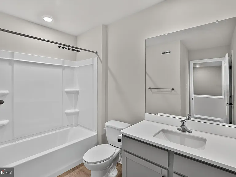 491 N Palace Dr — Photo 31