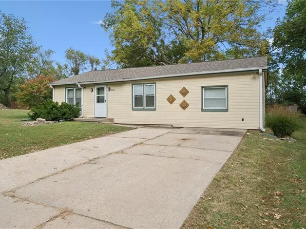 2012 NE Adams Dairy Rd, Blue Springs, MO 64014