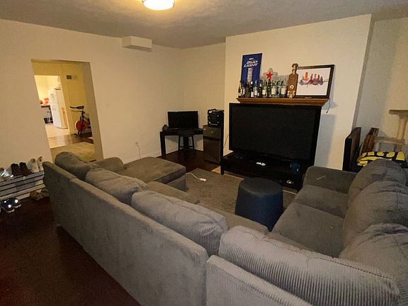 2nd image of 1812 Jane St