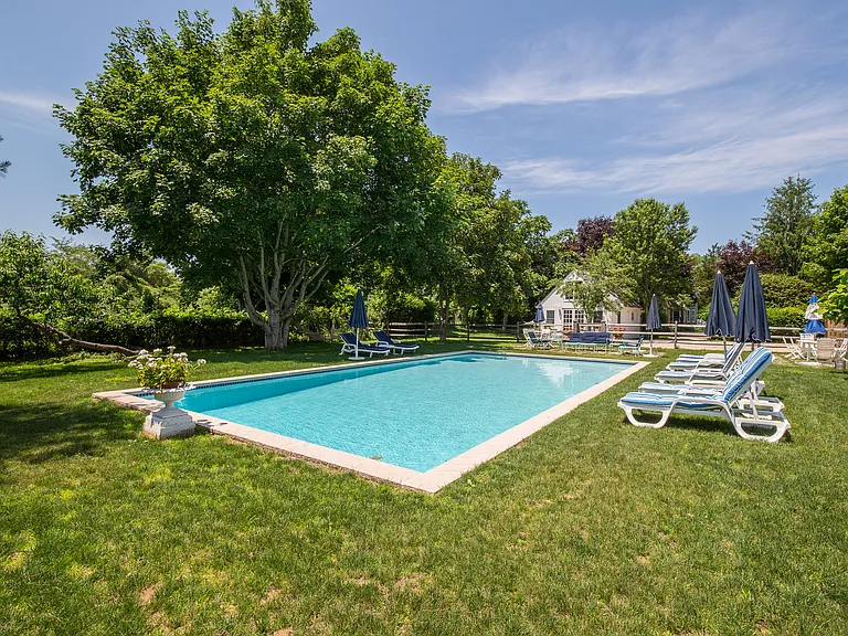 368 Pantigo Rd — Photo 14