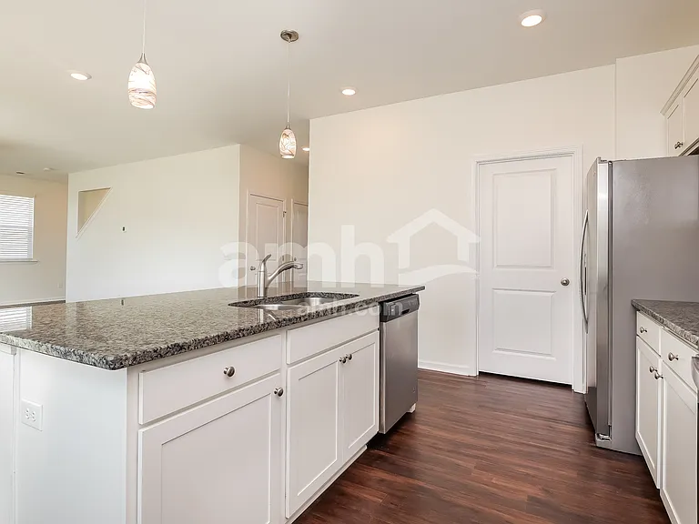 203 Bushwood Dr — Photo 5