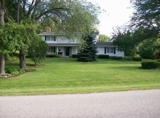 3501 Sherwood Forest Dr, Spring Grove, IL 60081