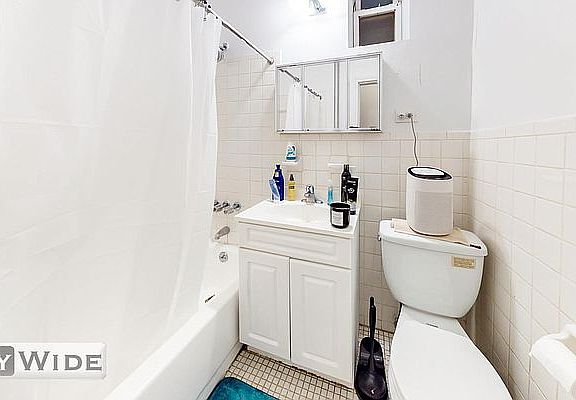 4th image of 228 E 36th St APT 1c