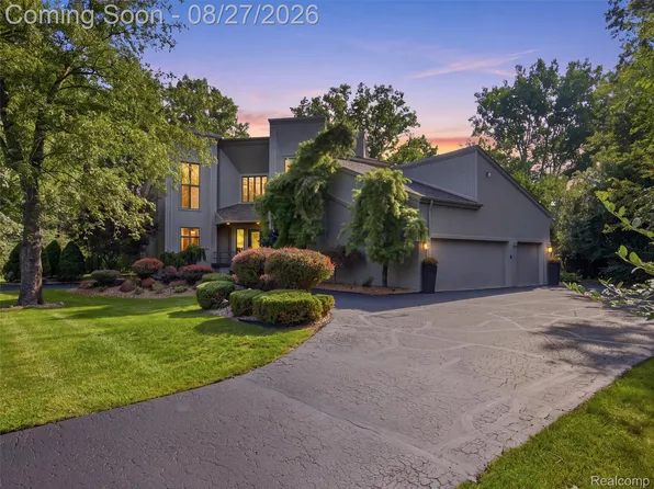 1250 Sunniwood Pl, Rochester, MI 48306