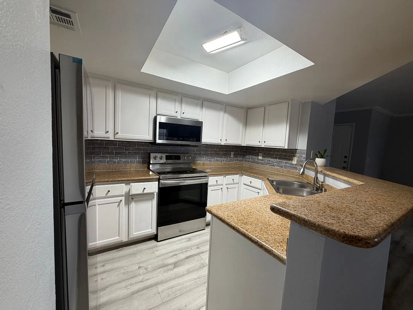 3 bedroom 1st floor condo near Summerlin — Photo 4