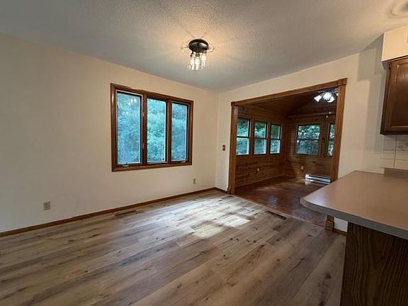 4th image of 5880 Crocus Lane