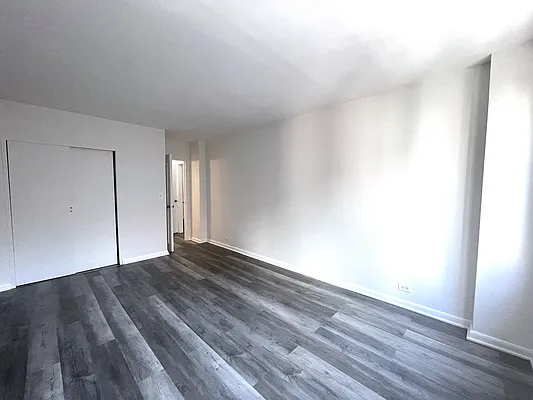 Rented by Keller Williams NYC | media 27