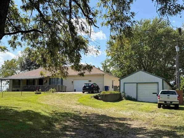 15623 S Burlingame Rd, Burlingame, KS 66413