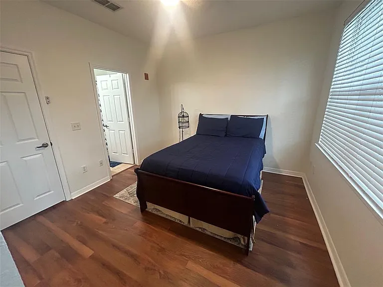 621 SW 10th St #203 — Photo 11