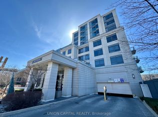 35 Saranac Blvd #821, Toronto, ON M6A 2G4