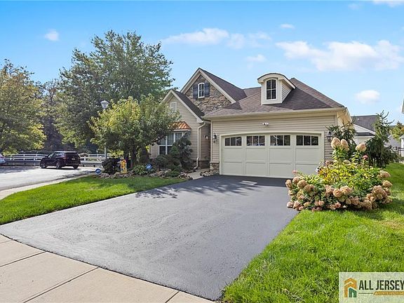 3rd image of 48 Merlot Ct