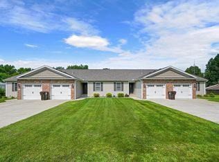 505 S Vine St, Mahomet, IL 61853